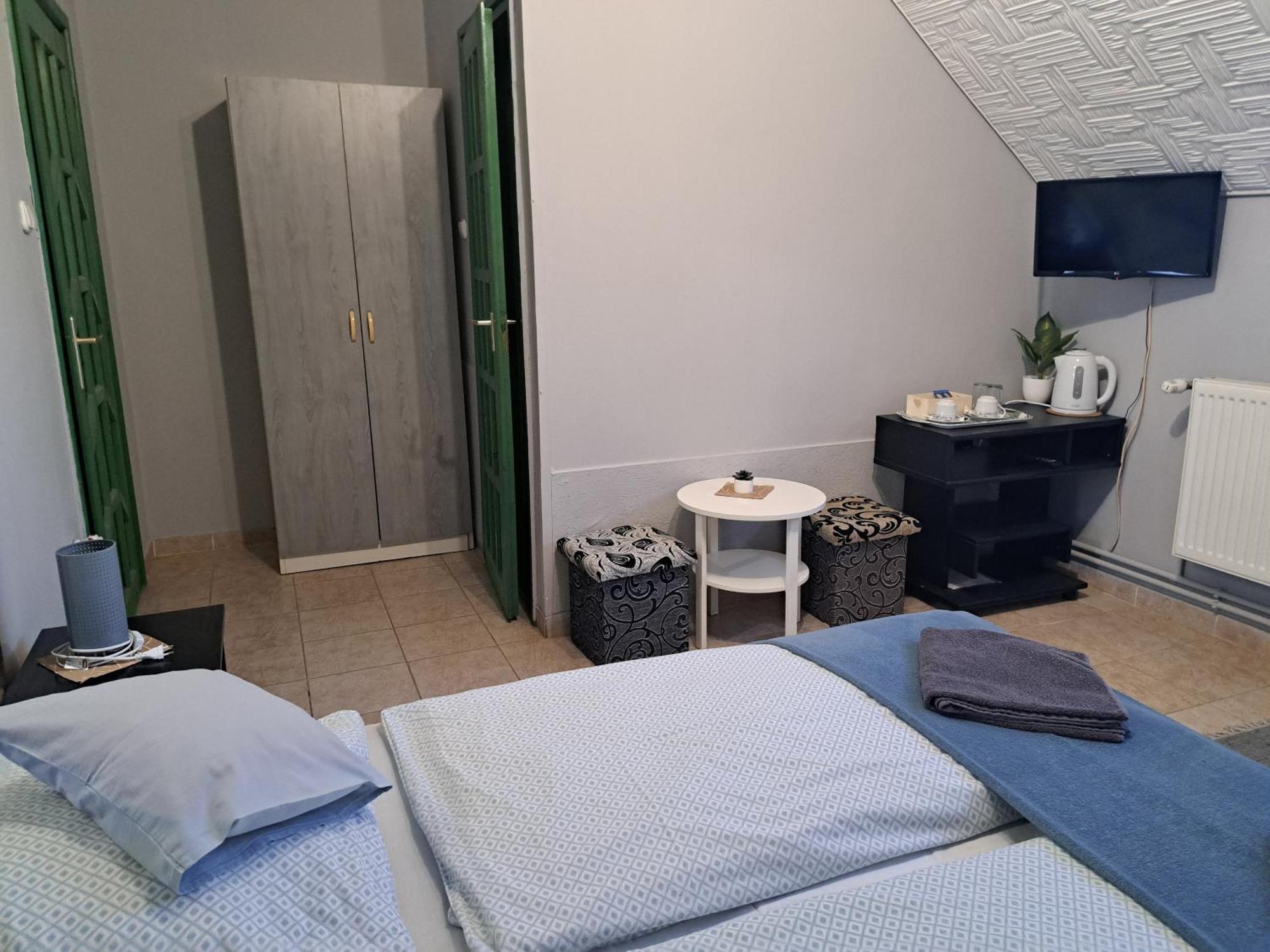 VajdácskaKisdiofa Panzio Es Vendeglo住宿加早餐旅馆 外观 照片