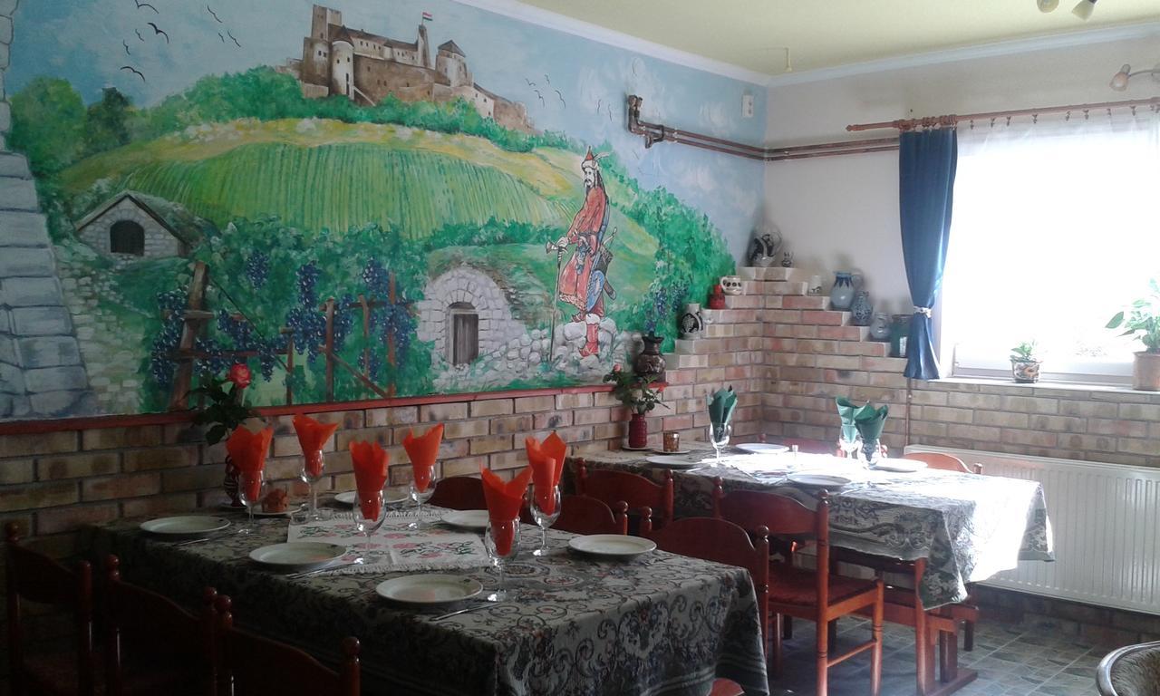 VajdácskaKisdiofa Panzio Es Vendeglo住宿加早餐旅馆 外观 照片