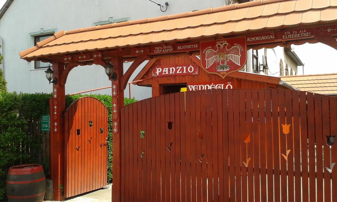 VajdácskaKisdiofa Panzio Es Vendeglo住宿加早餐旅馆 外观 照片